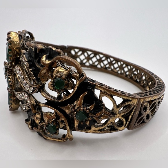 Beautiful Vintage Emerald Green Hinge Bracelet - Picture 3 of 5